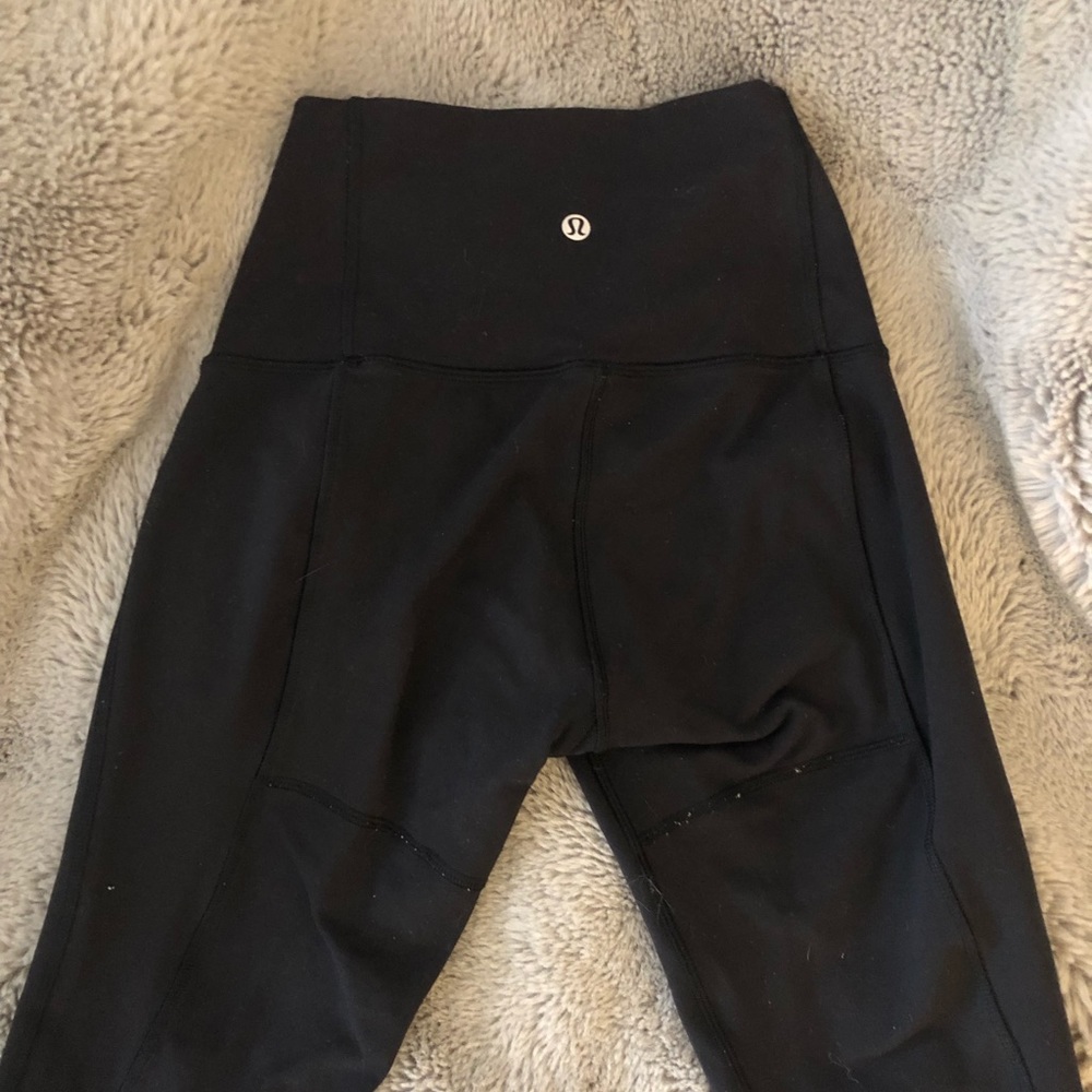 Size 4 Cropped Lululemon Leggings w/ Mesh Design